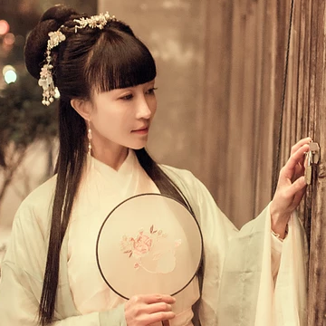素雅帶團扇生頭像，唯美古風(fēng)真人頭像
