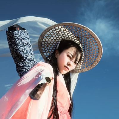 文藝俠客帶兵器女生頭像，唯美古風(fēng)真人頭像