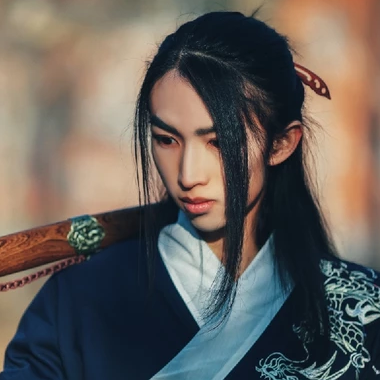 霸氣帶兵器男生頭像，唯美古風(fēng)真人頭像