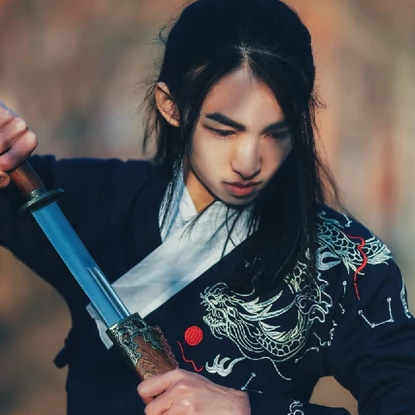 霸氣帶兵器男生頭像，唯美古風(fēng)真人頭像