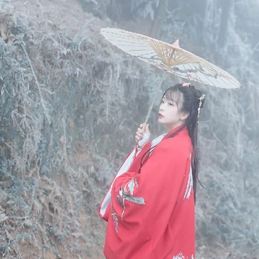 冰雪天地帶傘女生頭像，唯美古風(fēng)真人頭像