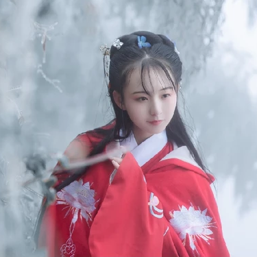 冰雪天地帶傘女生頭像，唯美古風(fēng)真人頭像