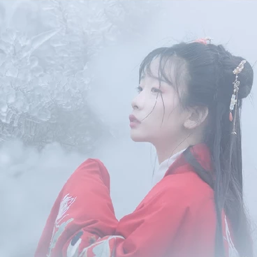 冰雪天地帶傘女生頭像，唯美古風(fēng)真人頭像