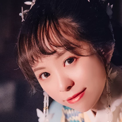 月夜帶團(tuán)扇女生頭像，唯美古風(fēng)真人頭像