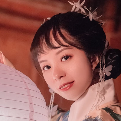 月夜帶團(tuán)扇女生頭像，唯美古風(fēng)真人頭像