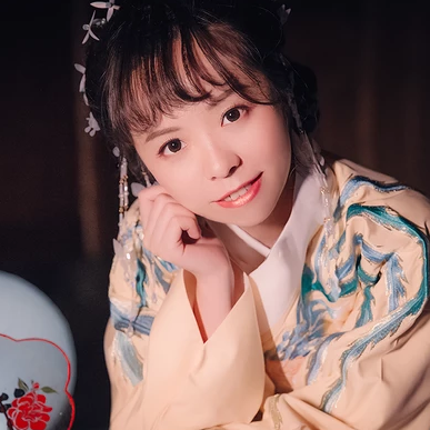 月夜帶團(tuán)扇女生頭像，唯美古風(fēng)真人頭像