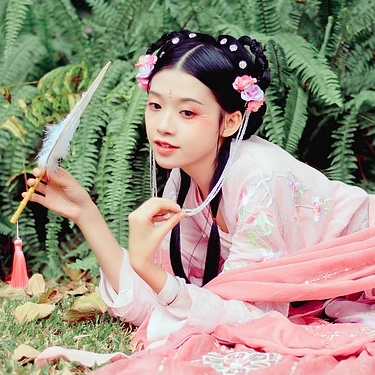 粉衣少女心帶團(tuán)扇女生頭像，唯美古風(fēng)真人頭像