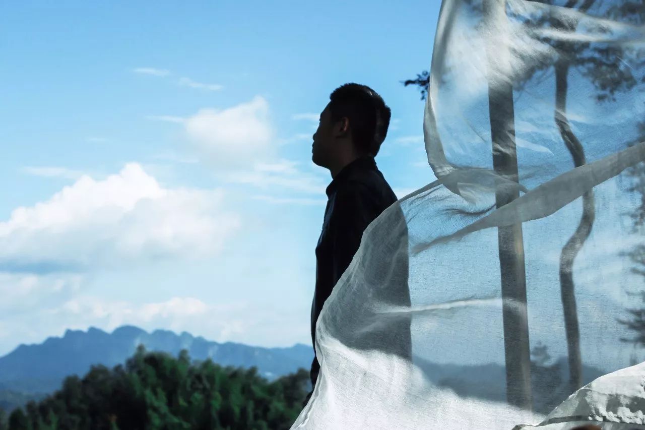 路之青城，在應(yīng)該努力的年紀(jì)留下精彩的痕跡！