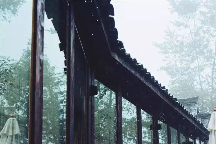 路之青城，在應(yīng)該努力的年紀(jì)留下精彩的痕跡！