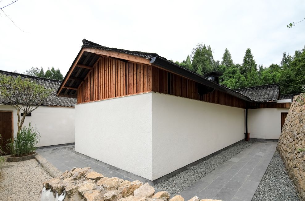 路之青城，在應(yīng)該努力的年紀(jì)留下精彩的痕跡！