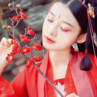 紅梅紅衣女生頭像，唯美古風(fēng)真人頭像