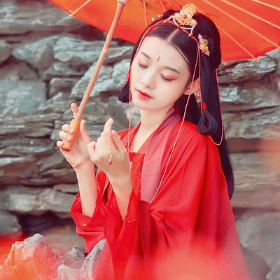 紅梅紅衣女生頭像，唯美古風(fēng)真人頭像