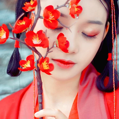 紅梅紅衣女生頭像，唯美古風(fēng)真人頭像
