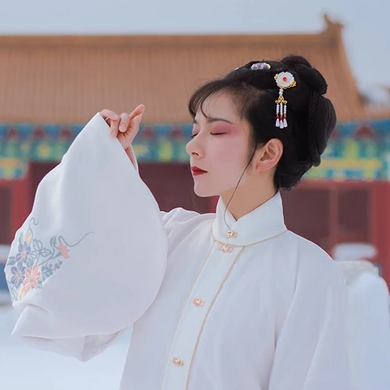 白衣白雪帶傘女生頭像，唯美古風真人頭像