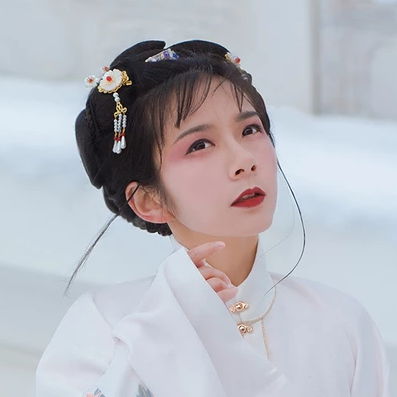 白衣白雪帶傘女生頭像，唯美古風真人頭像