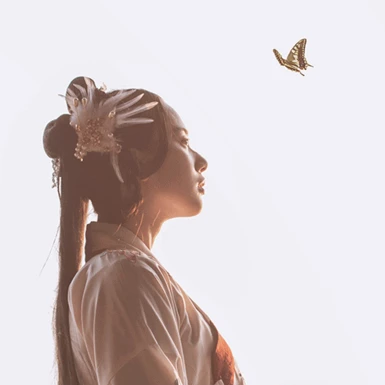 典雅帶團扇女生頭像，唯美古風真人頭像