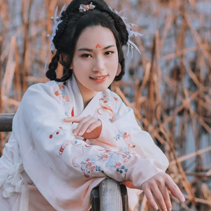 典雅帶團扇女生頭像，唯美古風真人頭像