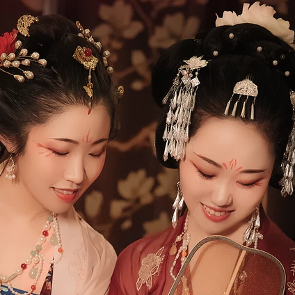 親密帶團(tuán)扇閨蜜頭像，唯美古風(fēng)真人頭像