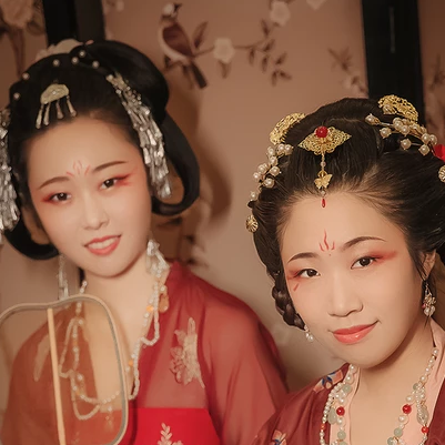 親密帶團(tuán)扇閨蜜頭像，唯美古風(fēng)真人頭像