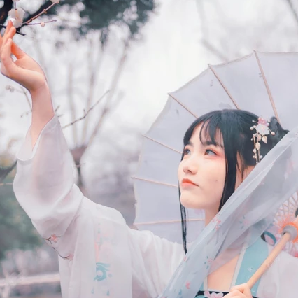 翩翩仙舞帶傘女生頭像，唯美古風(fēng)真人頭像