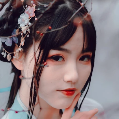 翩翩仙舞帶傘女生頭像，唯美古風(fēng)真人頭像