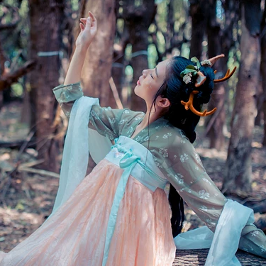 麋鹿精靈女生頭像，唯美古風真人頭像