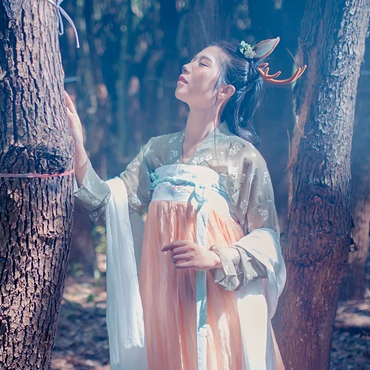 麋鹿精靈女生頭像，唯美古風真人頭像