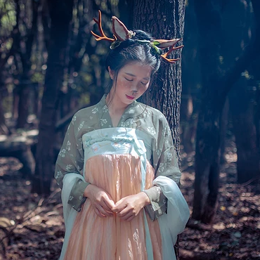 麋鹿精靈女生頭像，唯美古風真人頭像