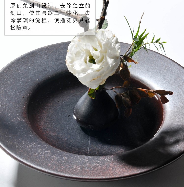 東方插花藝術:創(chuàng)意陶瓷花器中式插花