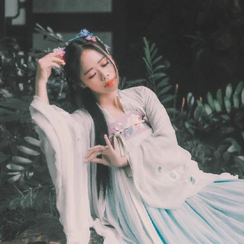 清新淡雅帶傘女生頭像，唯美古風(fēng)真人頭像