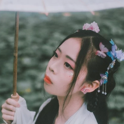 清新淡雅帶傘女生頭像，唯美古風(fēng)真人頭像