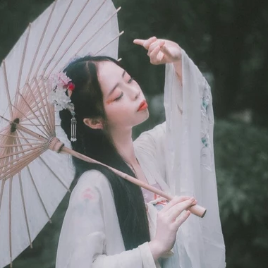 清新淡雅帶傘女生頭像，唯美古風(fēng)真人頭像