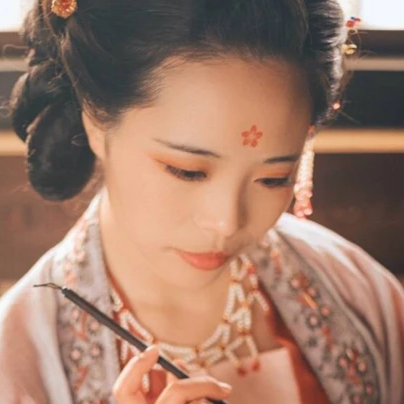 古典梅花妝女生頭像，唯美古風真人頭像