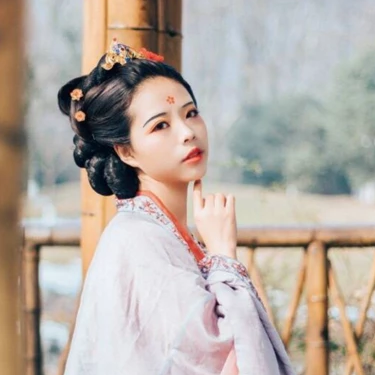 古典梅花妝女生頭像，唯美古風真人頭像