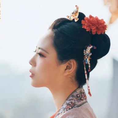 古典梅花妝女生頭像，唯美古風真人頭像