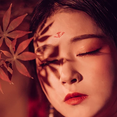 朱紅嬌艷女生頭像，唯美古風真人頭像