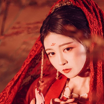 朱紅嬌艷女生頭像，唯美古風真人頭像