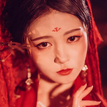 朱紅嬌艷女生頭像，唯美古風真人頭像