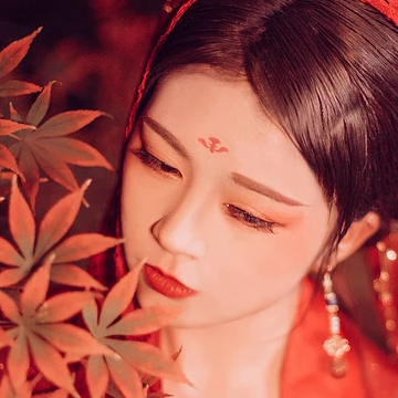 朱紅嬌艷女生頭像，唯美古風真人頭像