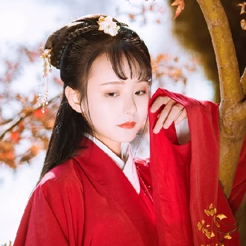 楓葉紅衣女生頭像，唯美古風(fēng)真人頭像