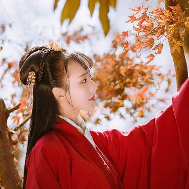楓葉紅衣女生頭像，唯美古風(fēng)真人頭像
