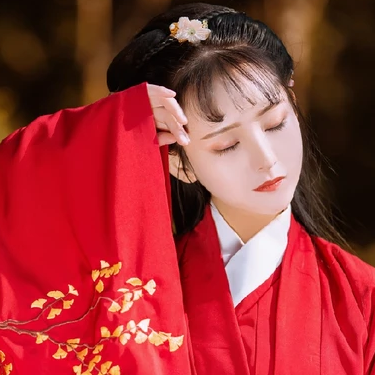 楓葉紅衣女生頭像，唯美古風(fēng)真人頭像