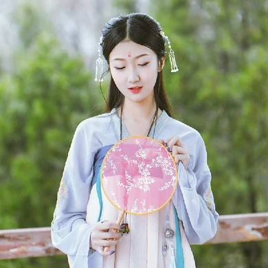 清新帶傘女生頭像，唯美古風(fēng)真人頭像