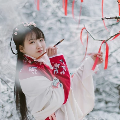 冰雪天地紅衣女生頭像，唯美古風(fēng)真人頭像