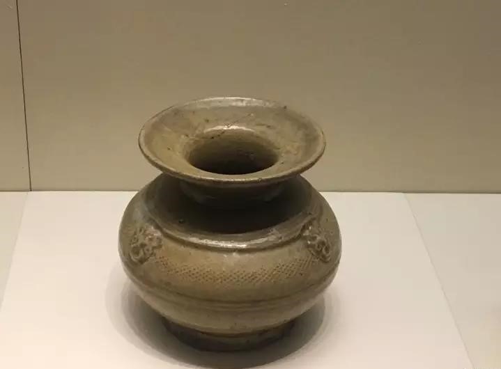 六朝青瓷：中國陶瓷史，一部青瓷史!