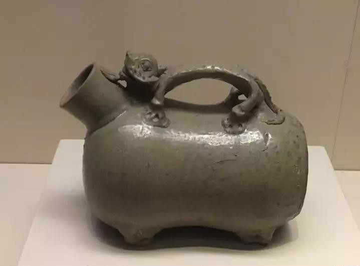 六朝青瓷：中國陶瓷史，一部青瓷史!