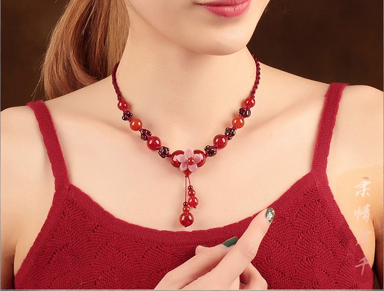 柔情紅色鎖骨鏈，民族風(fēng)紅珠項(xiàng)鏈?zhǔn)罪? src="/wenxue/d/file/bigpic/190404/04/13-1P225113104.jpg" / data-js2t="ablADl"><br / data-VOeI="WddiZ7">
	<img alt=