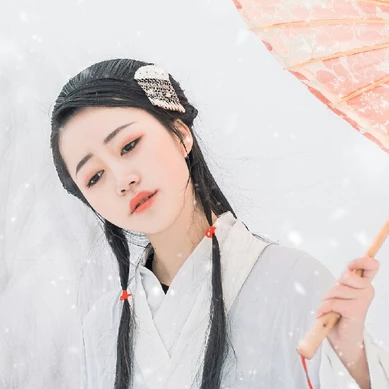 白衣素雪帶傘女生頭像，唯美古風(fēng)真人頭像