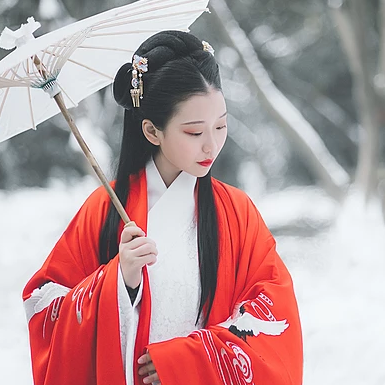 紅梅白雪彈琴女生頭像，唯美古風(fēng)真人頭像