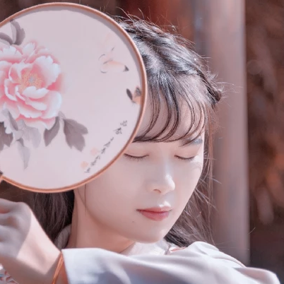 油紙傘下清新文藝女生頭像，唯美古風(fēng)真人頭像